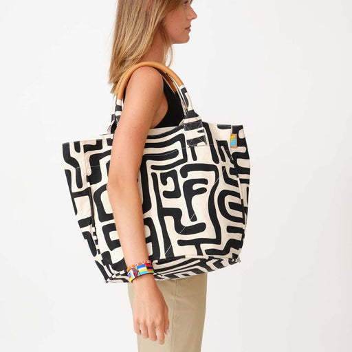 Kuba Weekender - Black/Eggshell lifestyle image