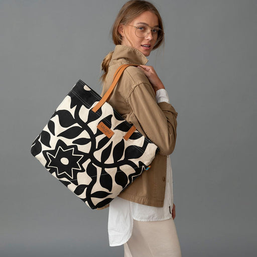 Flower Chain Go-To Tote - Black/Eggshell lifestyle image