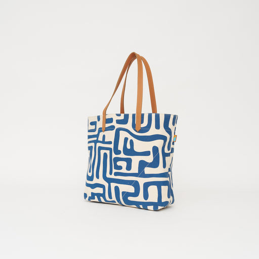Go-To Tote - Skydiver lifestyle image