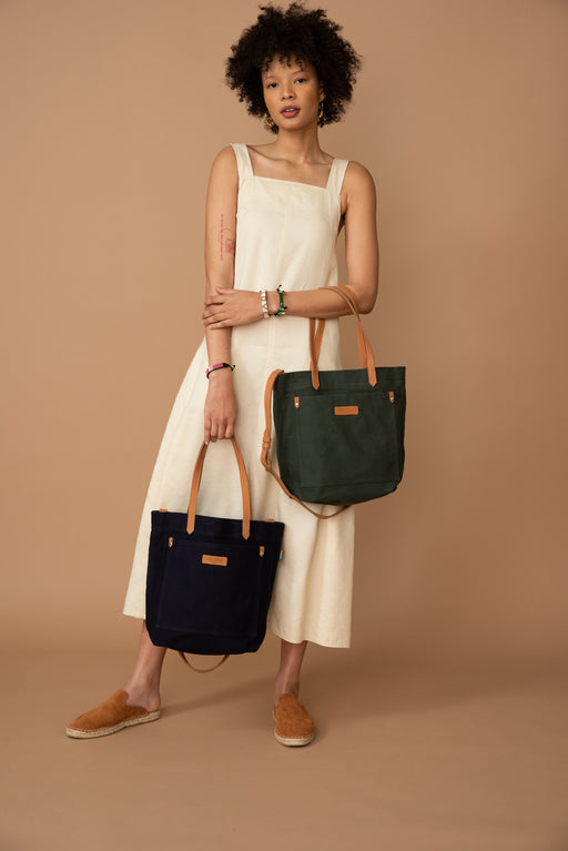 SAMPLE SALE: Traveler Tote - Green lifestyle image