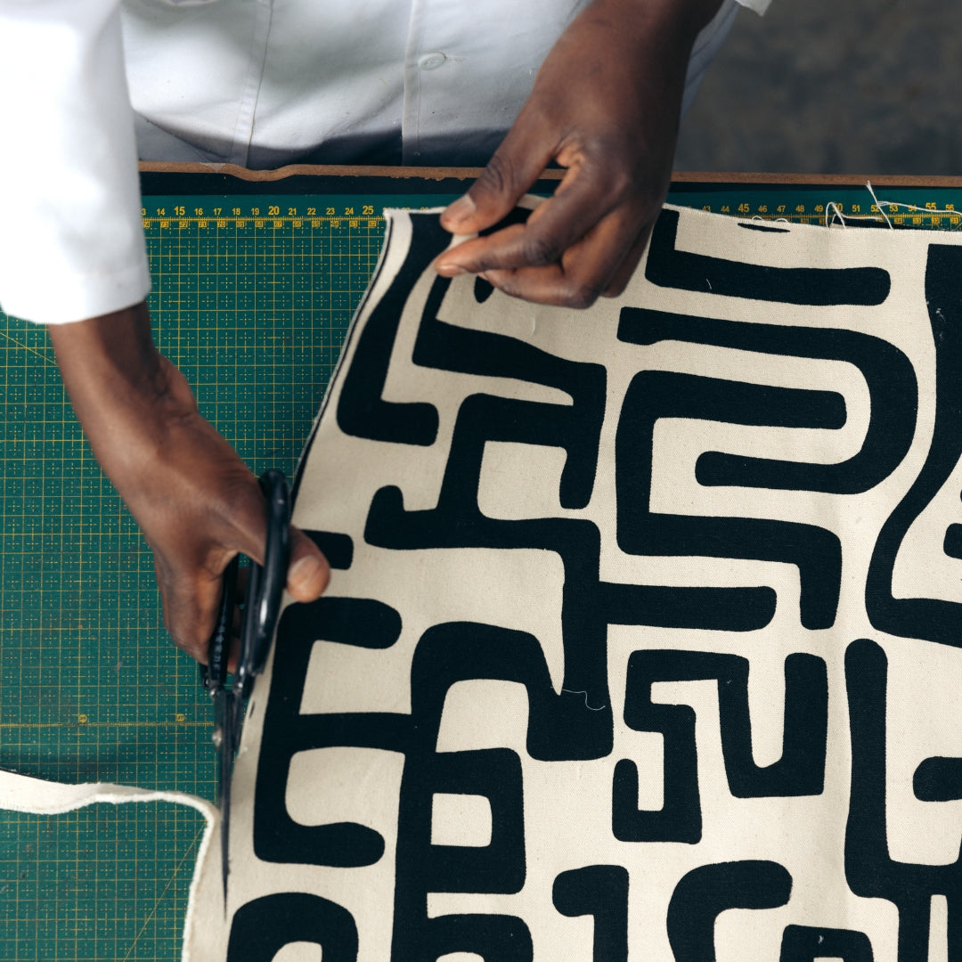 XLarge Convertible Pouch - Black Kuba