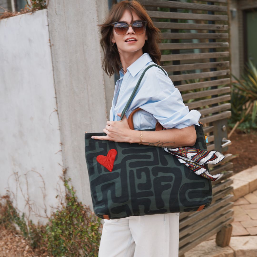 Carryall - Safari Kuba with Red Beaded Heart – Ubuntu Life Carryall - Safari Kuba with Red Beaded Heart – Ubuntu Life