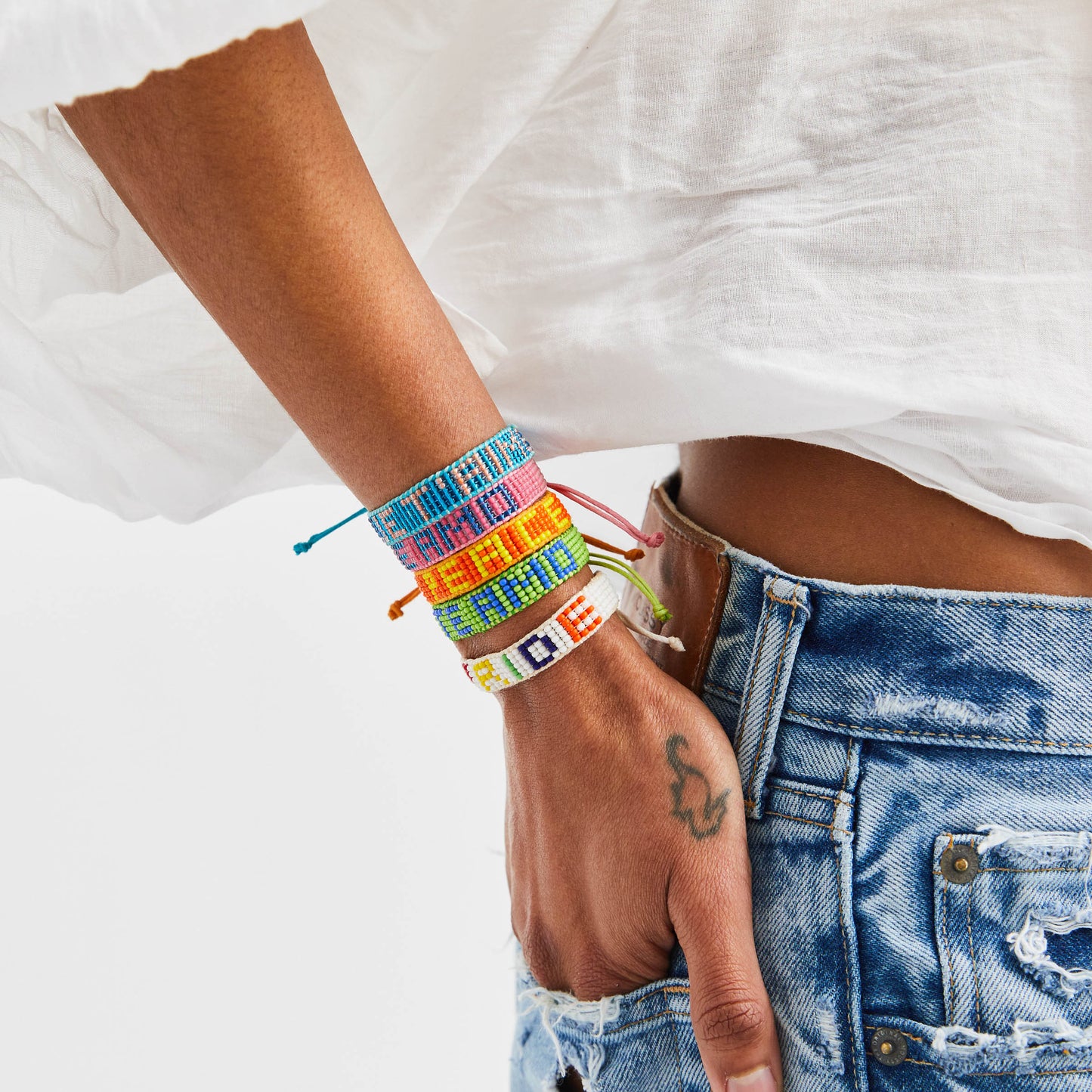 Woven JE T'AIME Bracelet - White/Light Blue